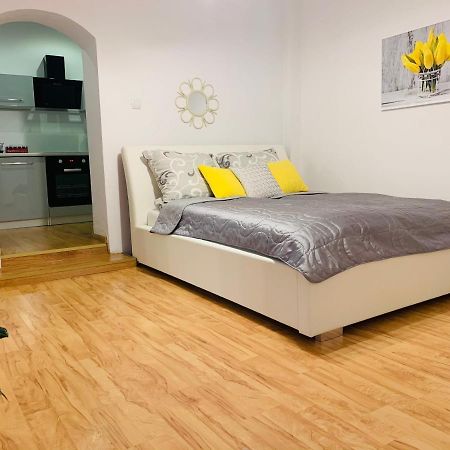Apartament Rodzinny Z Ogrodem Cieszyn  Esterno foto