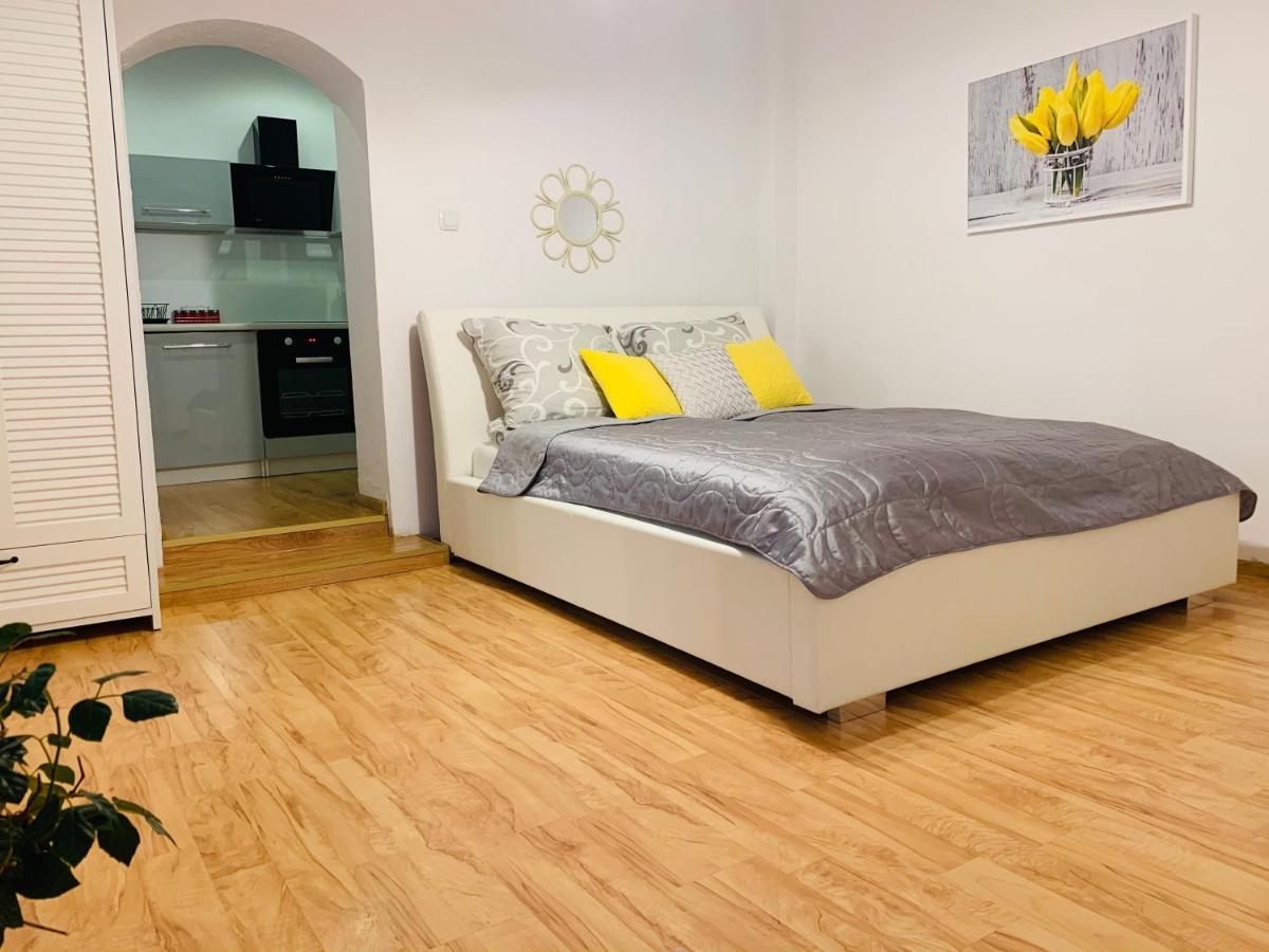 Apartament Rodzinny Z Ogrodem Cieszyn  Esterno foto