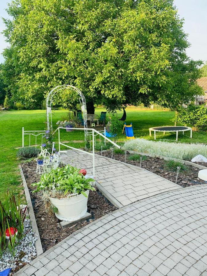 Apartament Rodzinny Z Ogrodem Cieszyn  Esterno foto